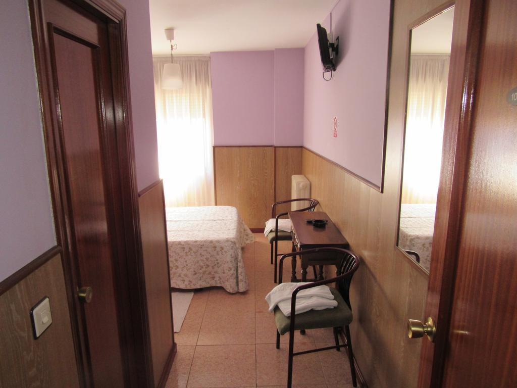 Hostal Restaurante El Abuelo Trobajo Del Camino 外观 照片