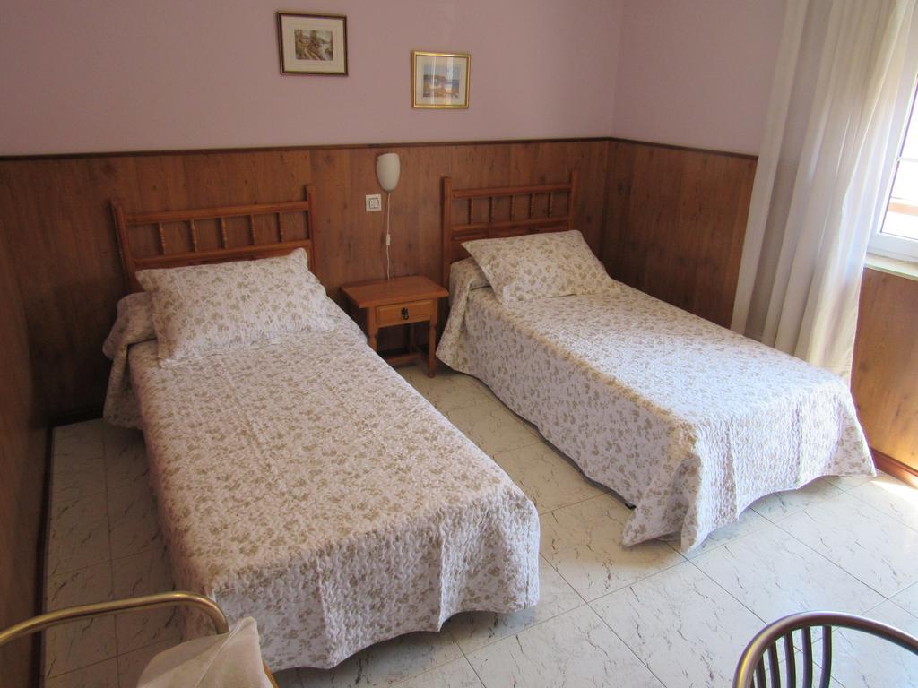 Hostal Restaurante El Abuelo Trobajo Del Camino 外观 照片