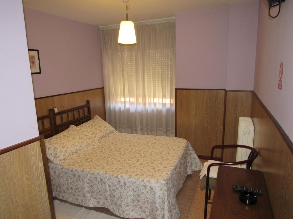 Hostal Restaurante El Abuelo Trobajo Del Camino 外观 照片