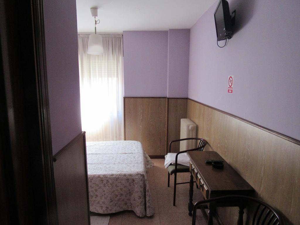 Hostal Restaurante El Abuelo Trobajo Del Camino 外观 照片