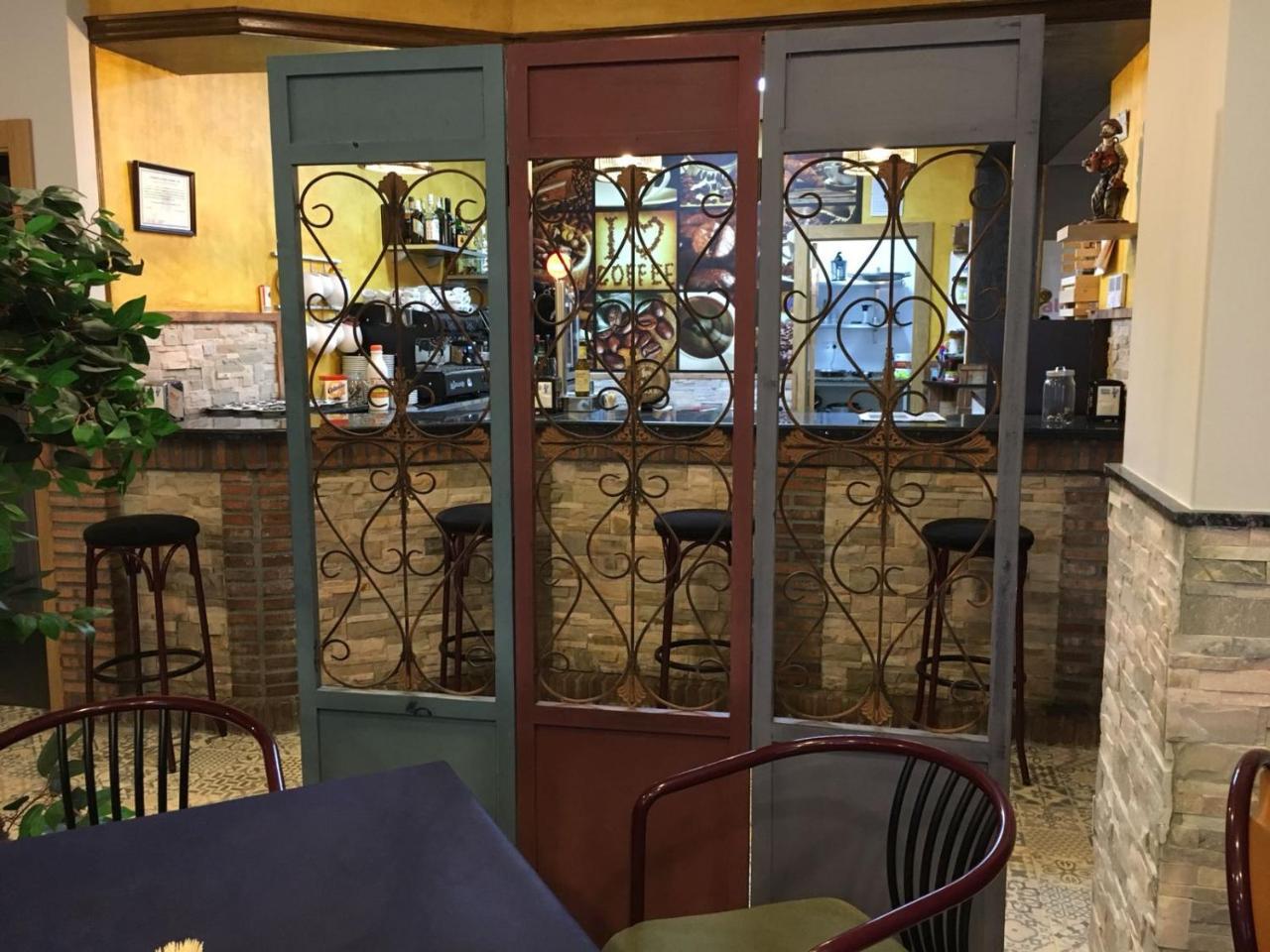 Hostal Restaurante El Abuelo Trobajo Del Camino 外观 照片